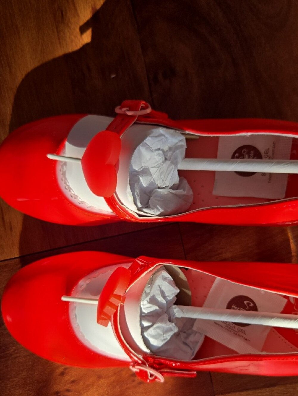 Hot Chocolate Design Red Patent Mary Jane Heels / Heart Accent - Women Sz 38/8 - Picture 3 of 5
